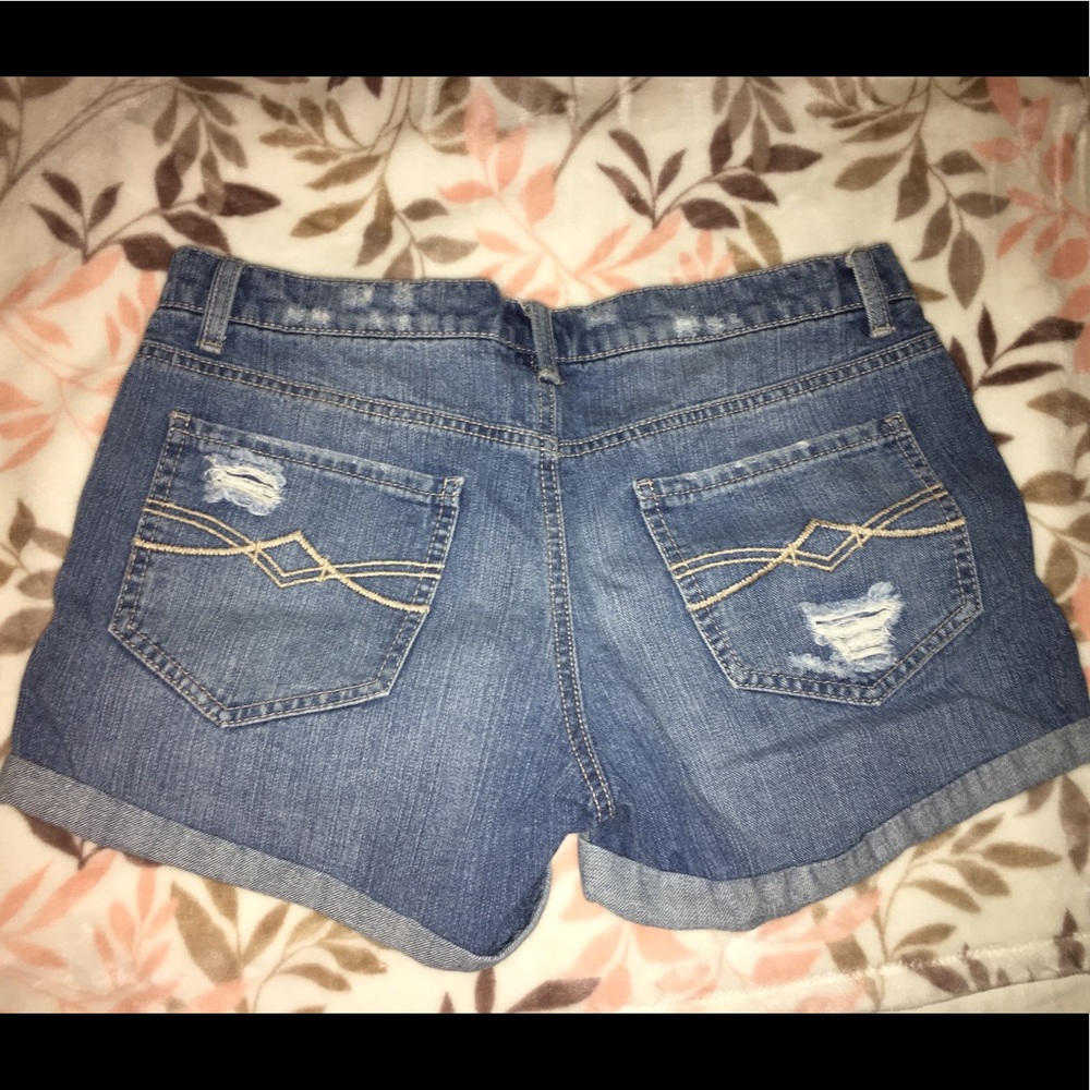 Jean Shorts - Picture 3 of 5